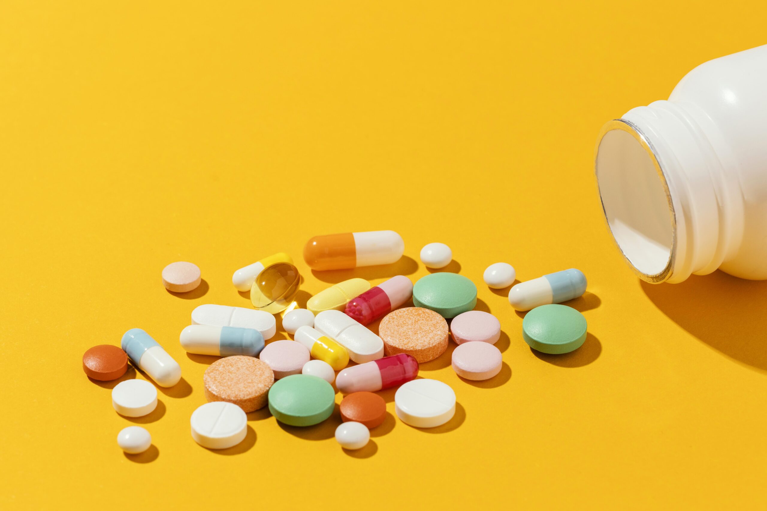 high-angle-minimal-medicinal-pills-assortment